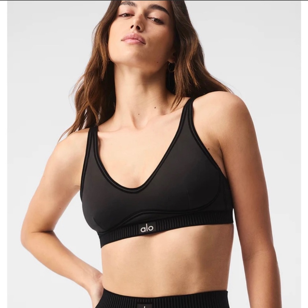 ALO Yoga Airlift line up bra Black Large L